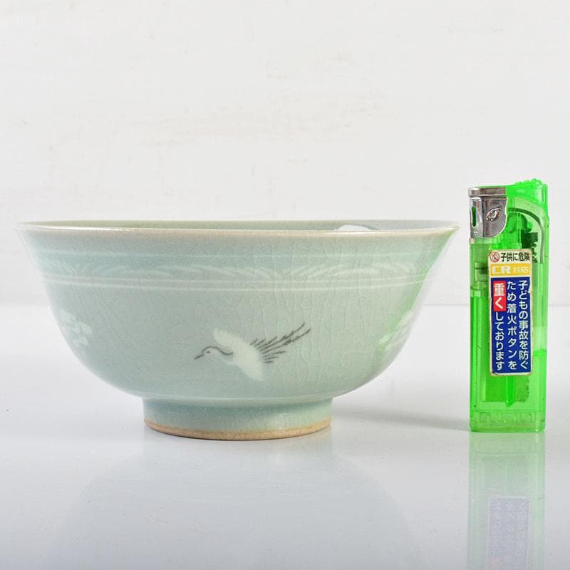 韓国人間文化財　柳海剛（柳根瀅）作　高麗青磁　象嵌鶴雲文茶碗　共箱　VR6347