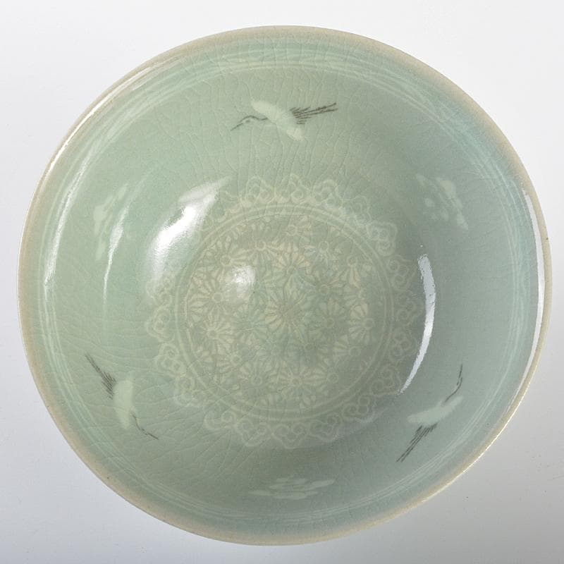 韓国人間文化財　柳海剛（柳根瀅）作　高麗青磁　象嵌鶴雲文茶碗　共箱　VR6347