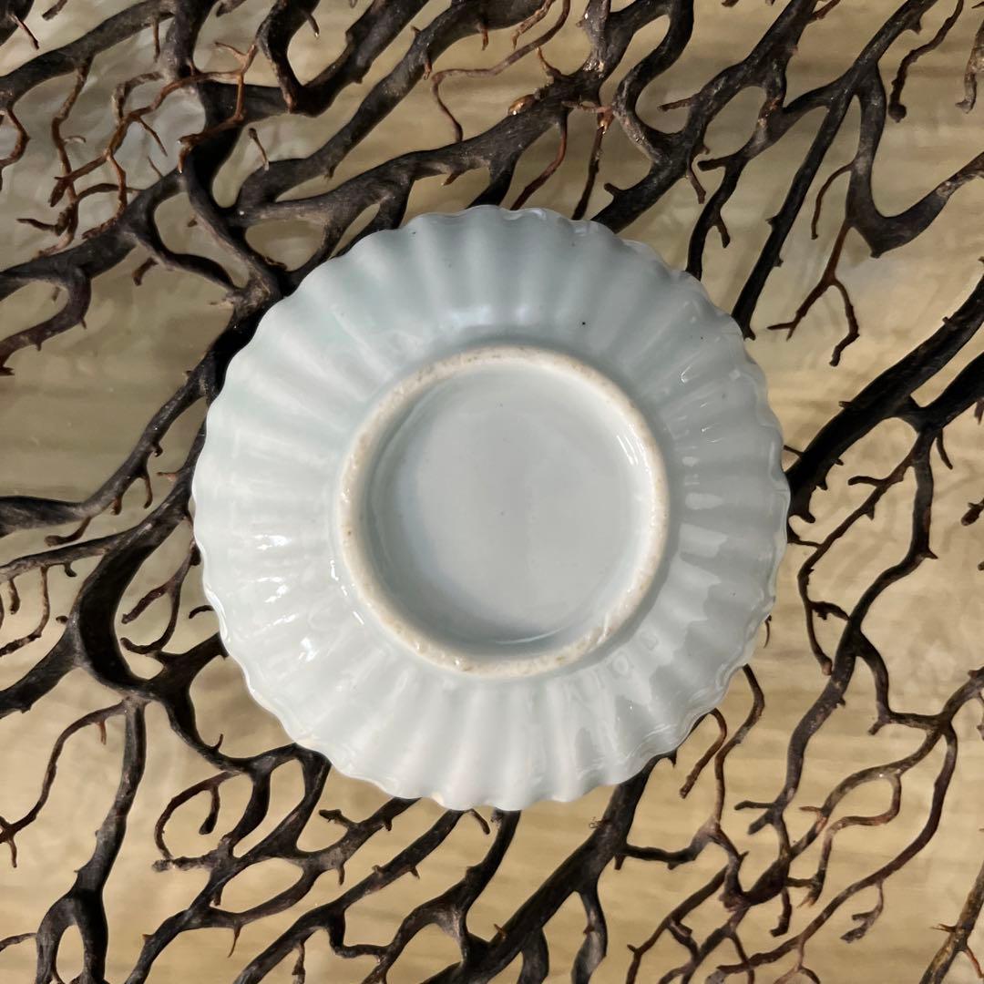 骨董 古伊万里 白磁 希少 菊割 赤絵 花綴り 魚紋 蝶々 陽刻 豆皿 5客