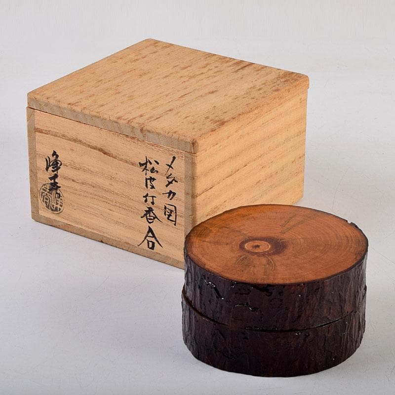 茶道具　加賀蒔絵師　川上峰春作　メダカ図　松皮竹香合　共箱　V　9127 茶道具 加賀蒔絵師 川上峰春作 メダカ図 松皮竹香合 共箱 V 9127