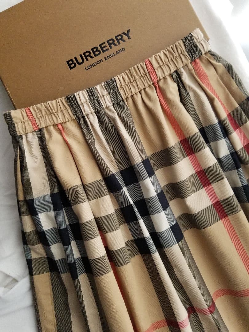 バーバリーキッズスカート 未使用近 美品 ノバチェック ベージュ140前後