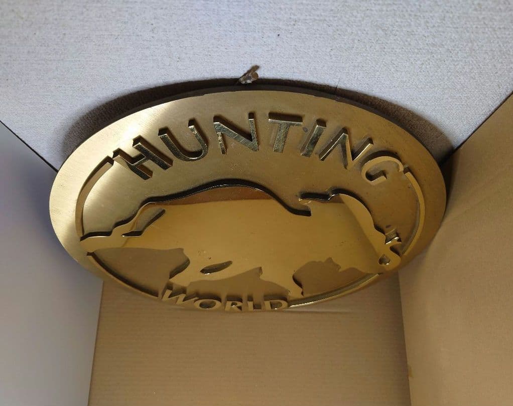 HUNTING WORLD ストアギャランティゴールドプレーㇳ - メルカリ