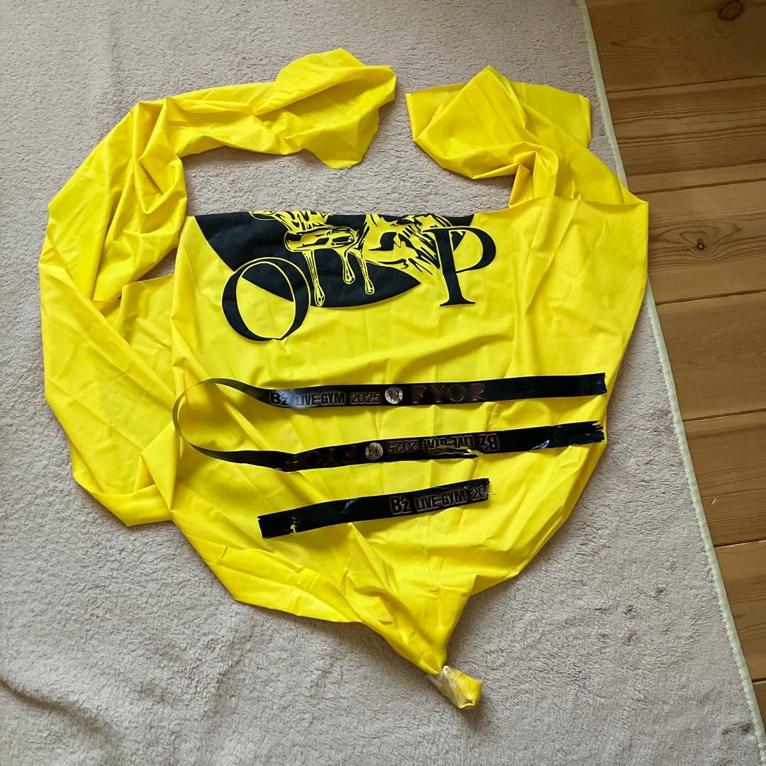 B'z LIVE-GYM 2025 FYOP レア巨大バルーン 銀テープ - メルカリ