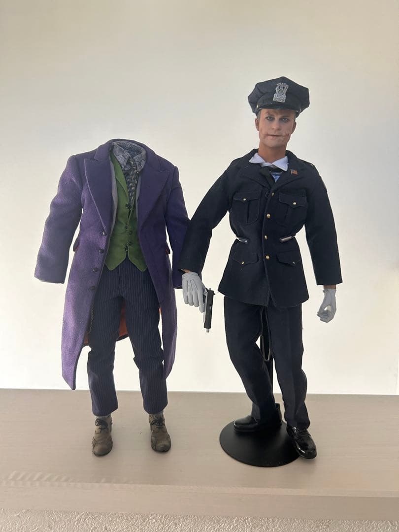 ホットトイズ　ジョーカー　警官バージョンとパープルコート素体 フィギュア ホットトイズ ジョーカー 警官バージョンとパープルコート素体