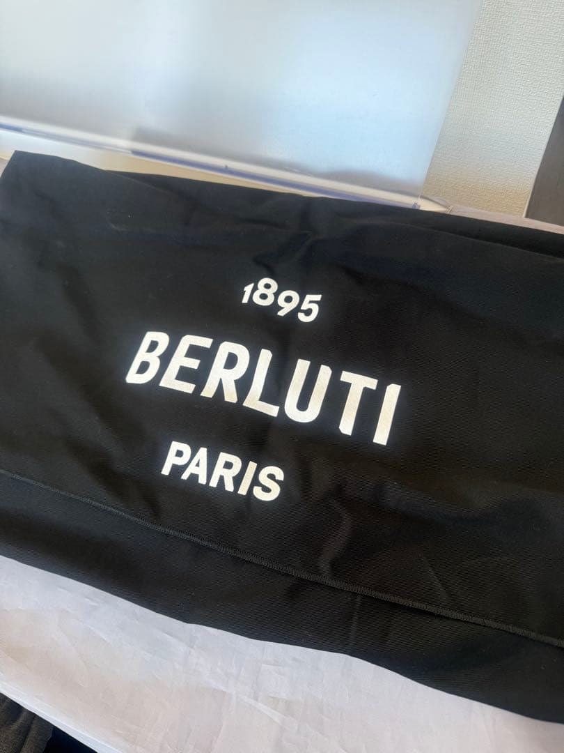 美品 Berluti ベルルッティ チャーム付