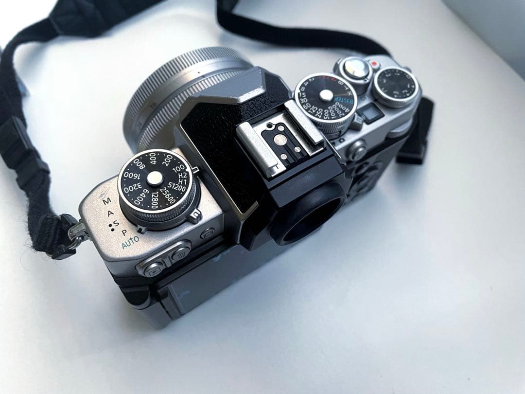 箱有Nikon Zfc ミラーレスカメラ本体と付属品の通販はau PAY