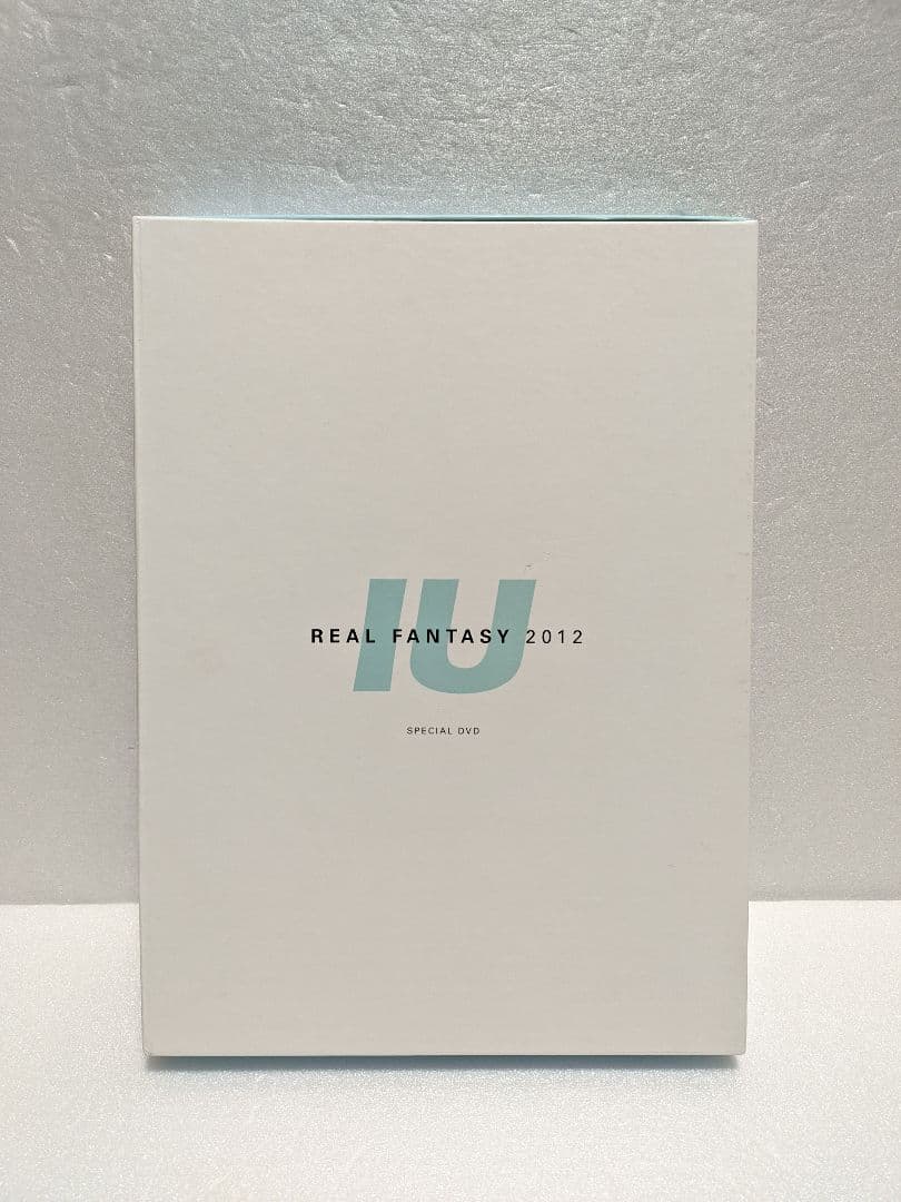 IU REAL FANTASY 2012 SPECIAL DVD 写真集&カード