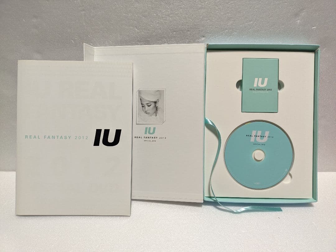 IU REAL FANTASY 2012 SPECIAL DVD 写真集&カード