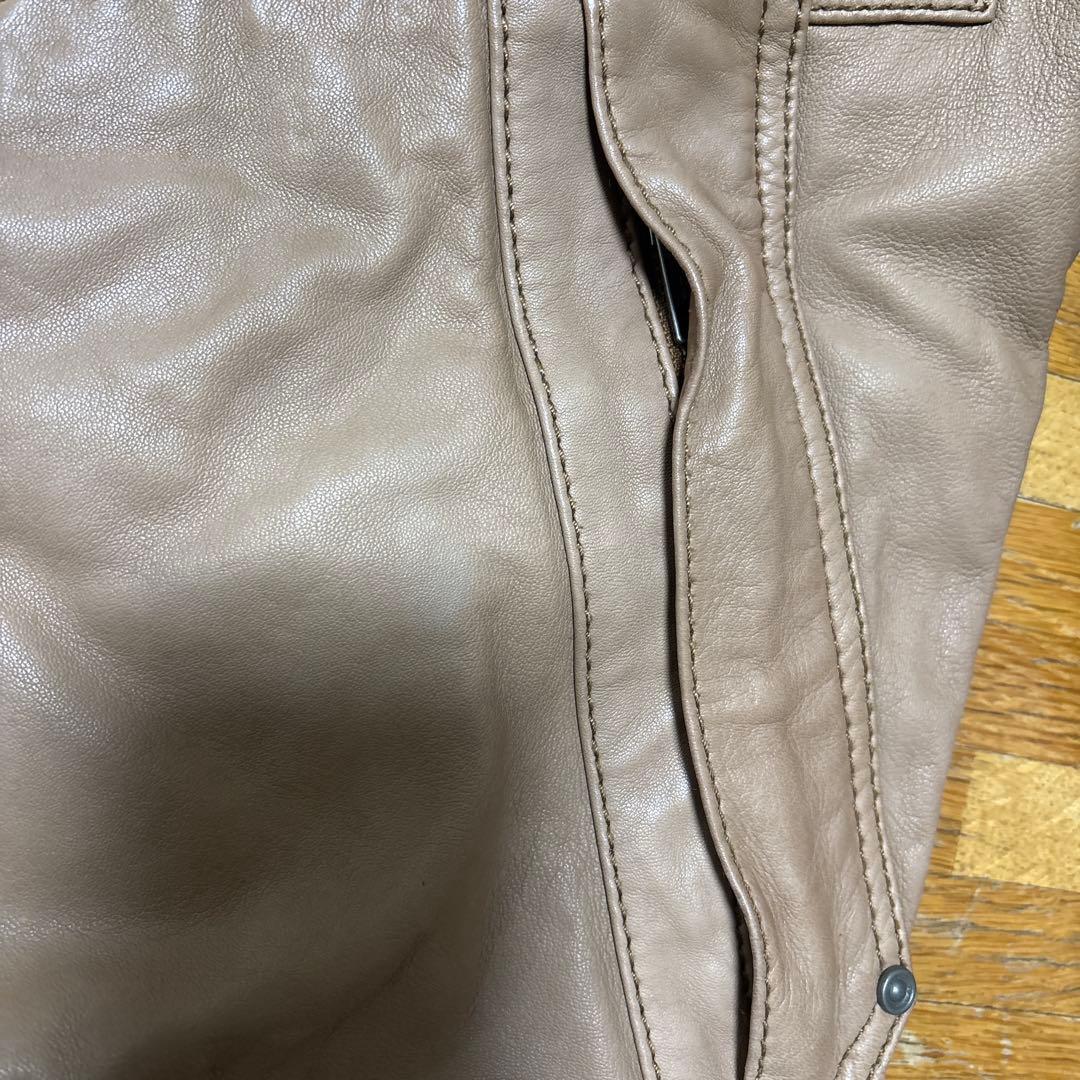 ディーゼル ベージュ レザー シングルライダース 腕にシミあり！