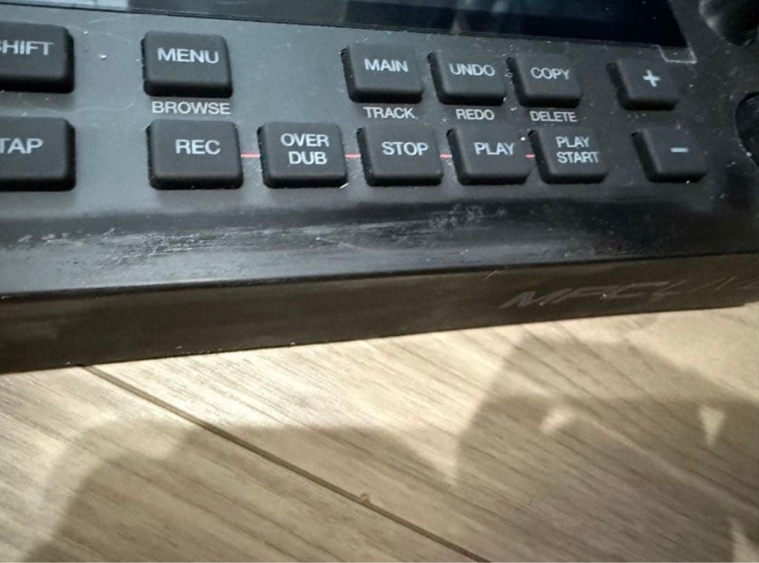 AKAI MPC LIVE 本体】 付属品 箱付き 美品