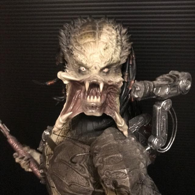 サイドショウ AVP2　ウルフ・プレデター1/5スケール スタチュー