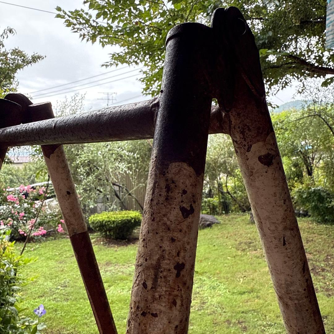 古道具錆た古い脚立ビンテージ古びた鉄製作業足場昭和レトロオブジェ