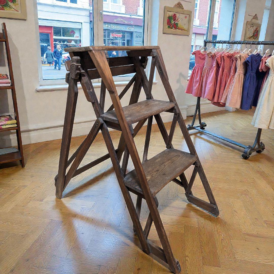 値引OK イギリスアンティーク 折りたたみ 木製3段 ステップラダー 脚立