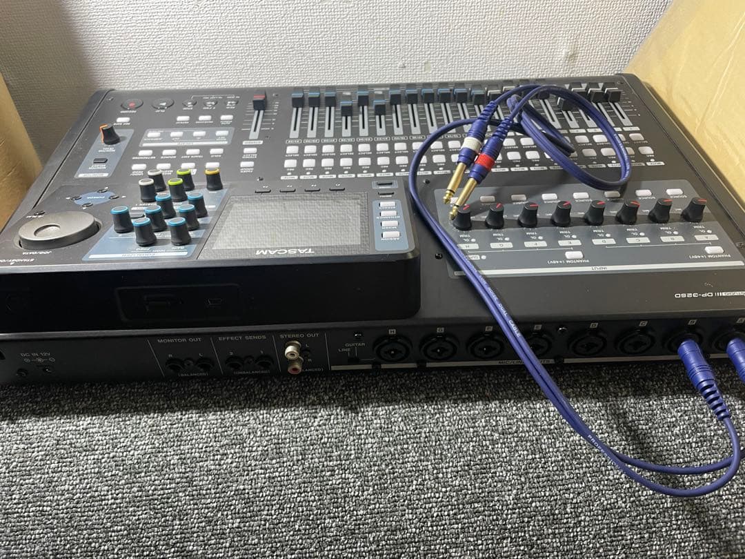 TASCAM DP-32SD マルチトラックレコーダー