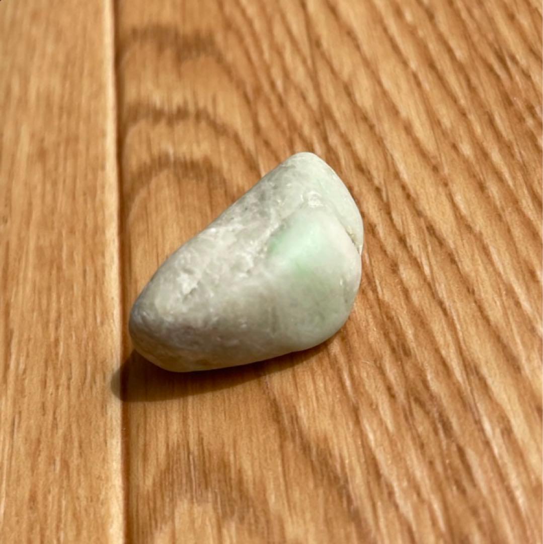 糸魚川翡翠 アップルグリーン 翡翠原石 海岸 - メルカリ