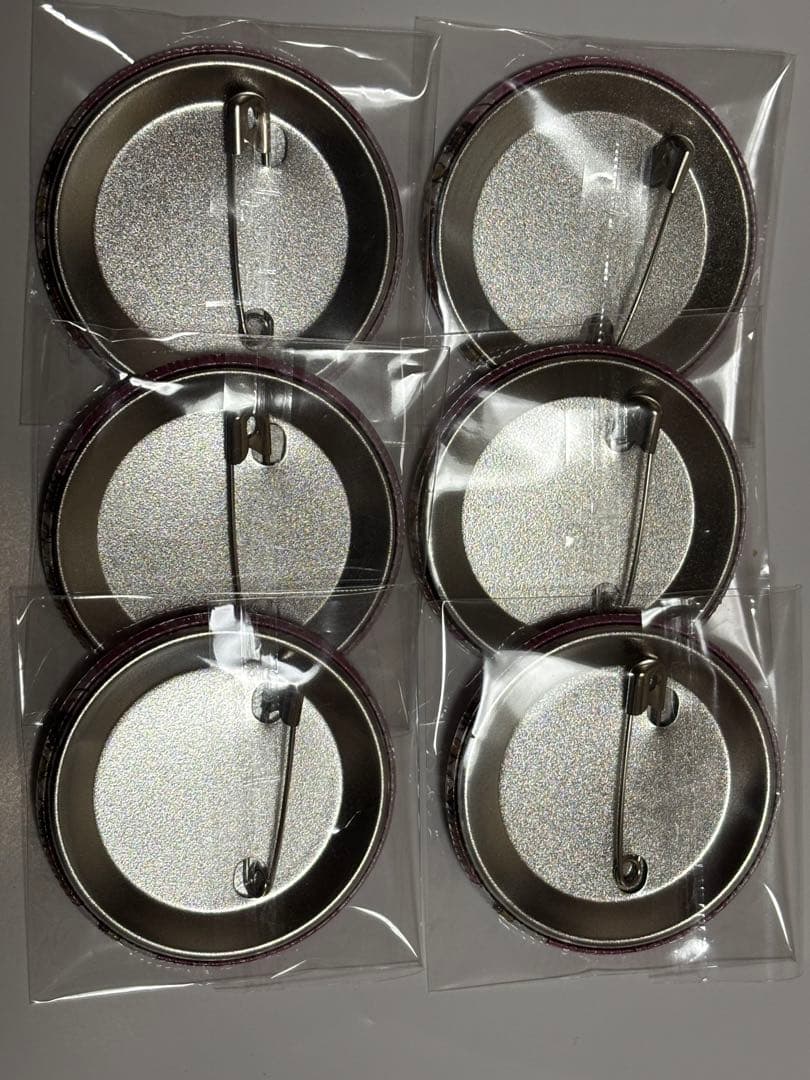 ヘタリア 日本 郵便屋 ホログラム缶バッジ 6個 - メルカリ