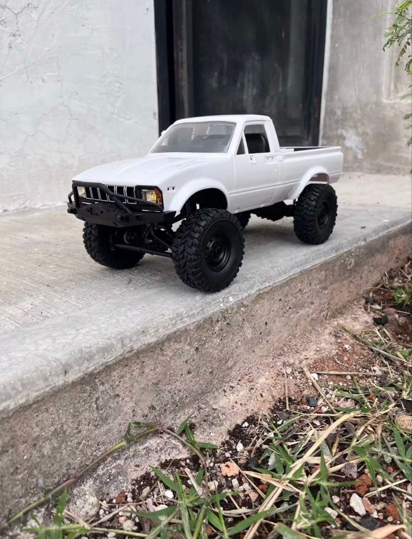 WPL フルスケール RCカー1:16 4WDwhiteクローラー LEDライト