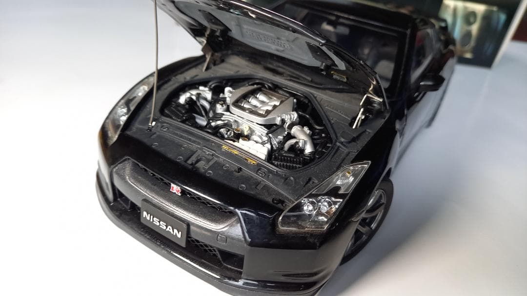 Kyosho Nissan GT-R プレミアムエディション 1/18