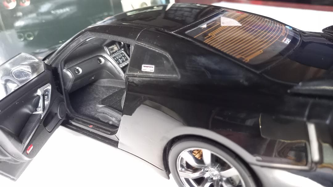 Kyosho Nissan GT-R プレミアムエディション 1/18