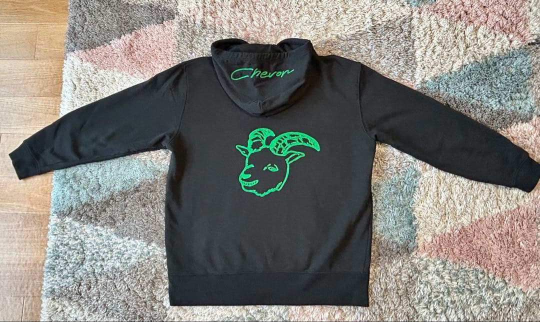 Chevon 谷絹茉優さんカラー パーカータイプ｜受注生産】Chevon 谷絹