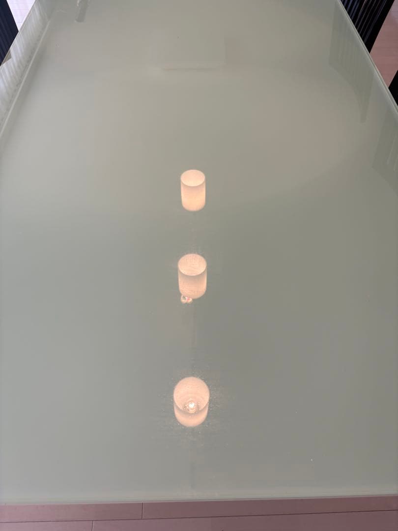 カリガリス　トーキョー　ガラス天板　ダイニングテーブル