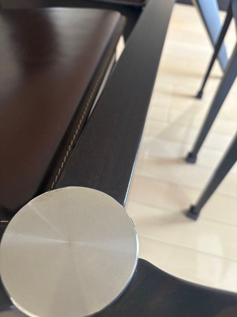 カリガリス　トーキョー　ガラス天板　ダイニングテーブル