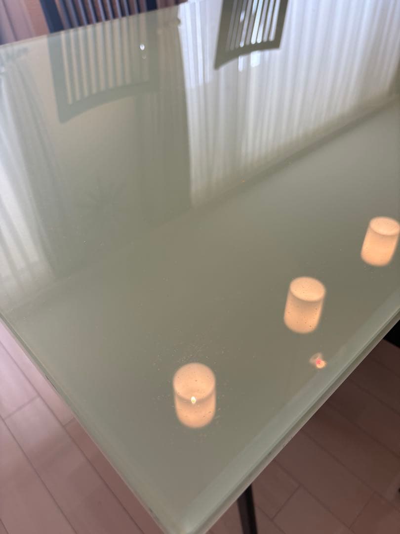 カリガリス　トーキョー　ガラス天板　ダイニングテーブル