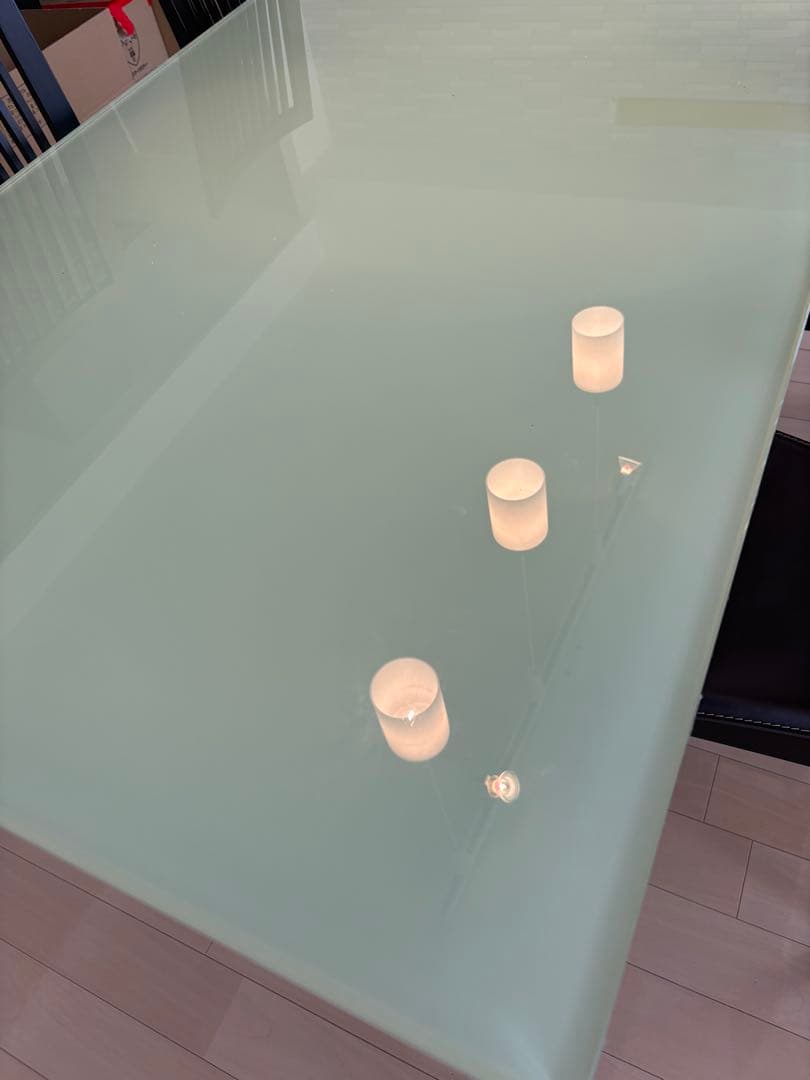 カリガリス　トーキョー　ガラス天板　ダイニングテーブル