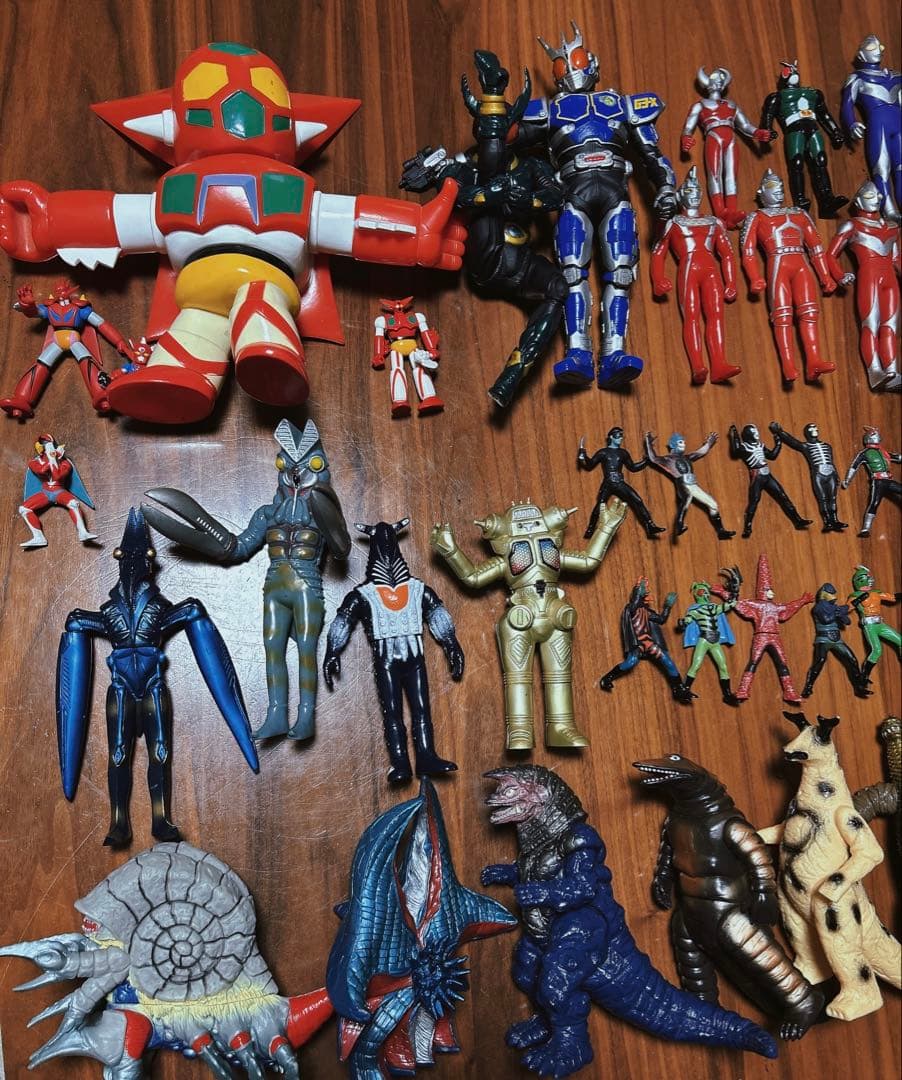 特撮ソフビまとめ売り/ウルトラマン・仮面ライダー等 - メルカリ
