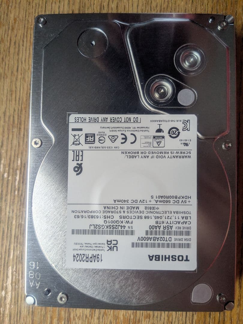 東芝 HDD 6TB 使用しないのでどなたか使って頂ければ幸いです。