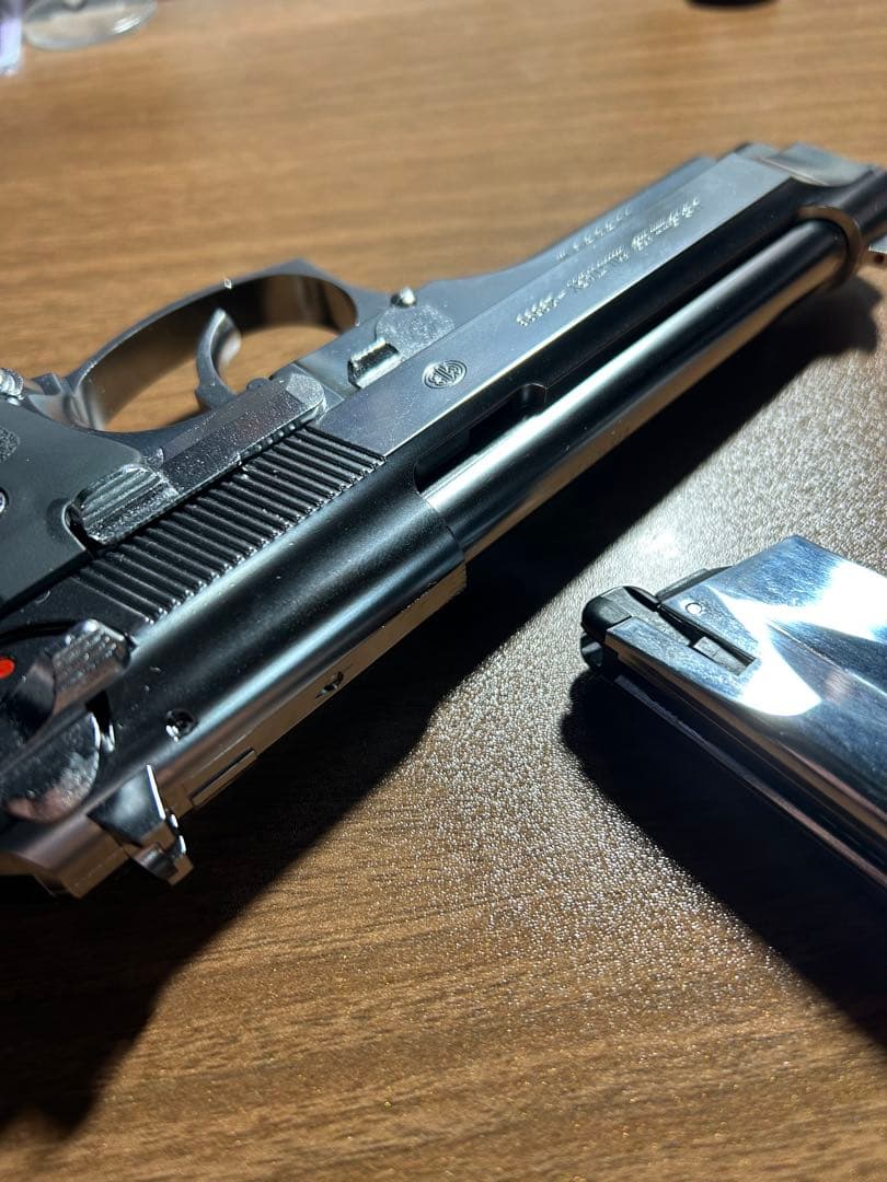 東京マルイ M92Fクロームステンレス 18禁 ガスガン