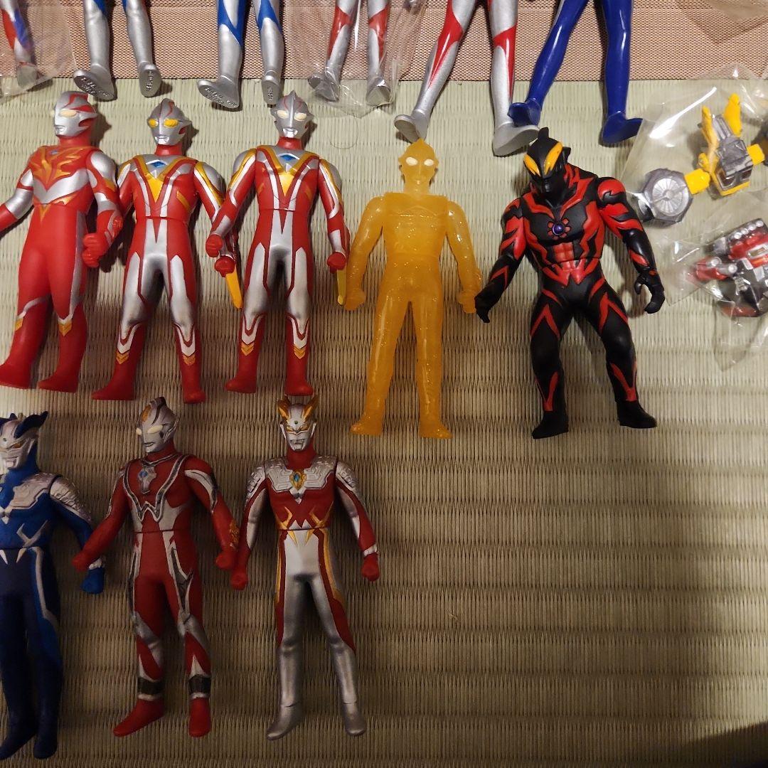 ウルトラマンフィギュア 30体セット　戦闘機付き