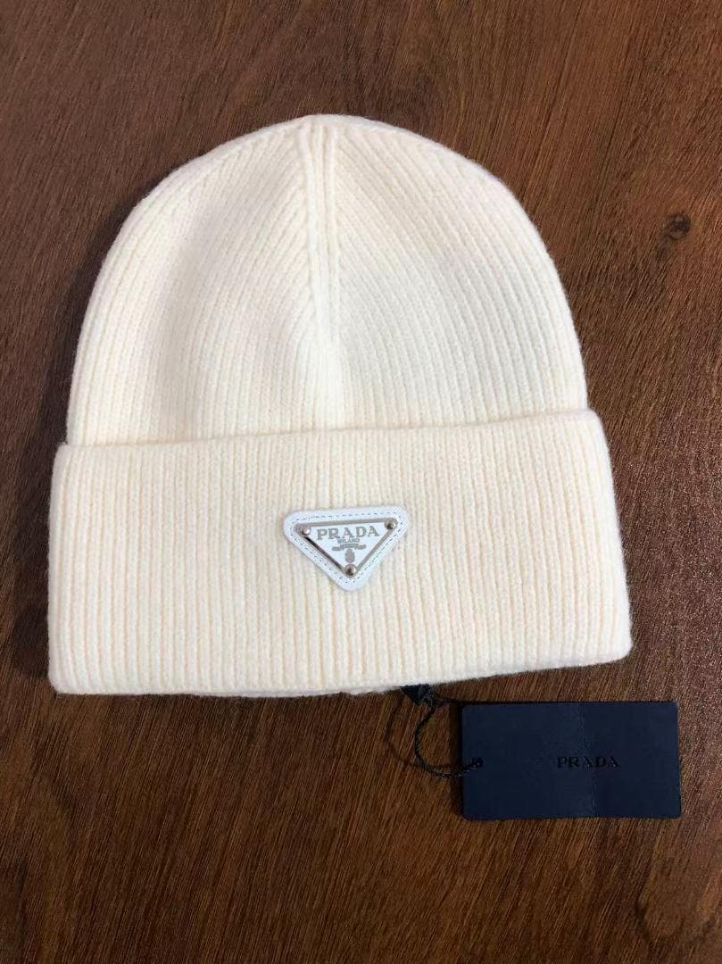 PRADA アイボリー ニット帽