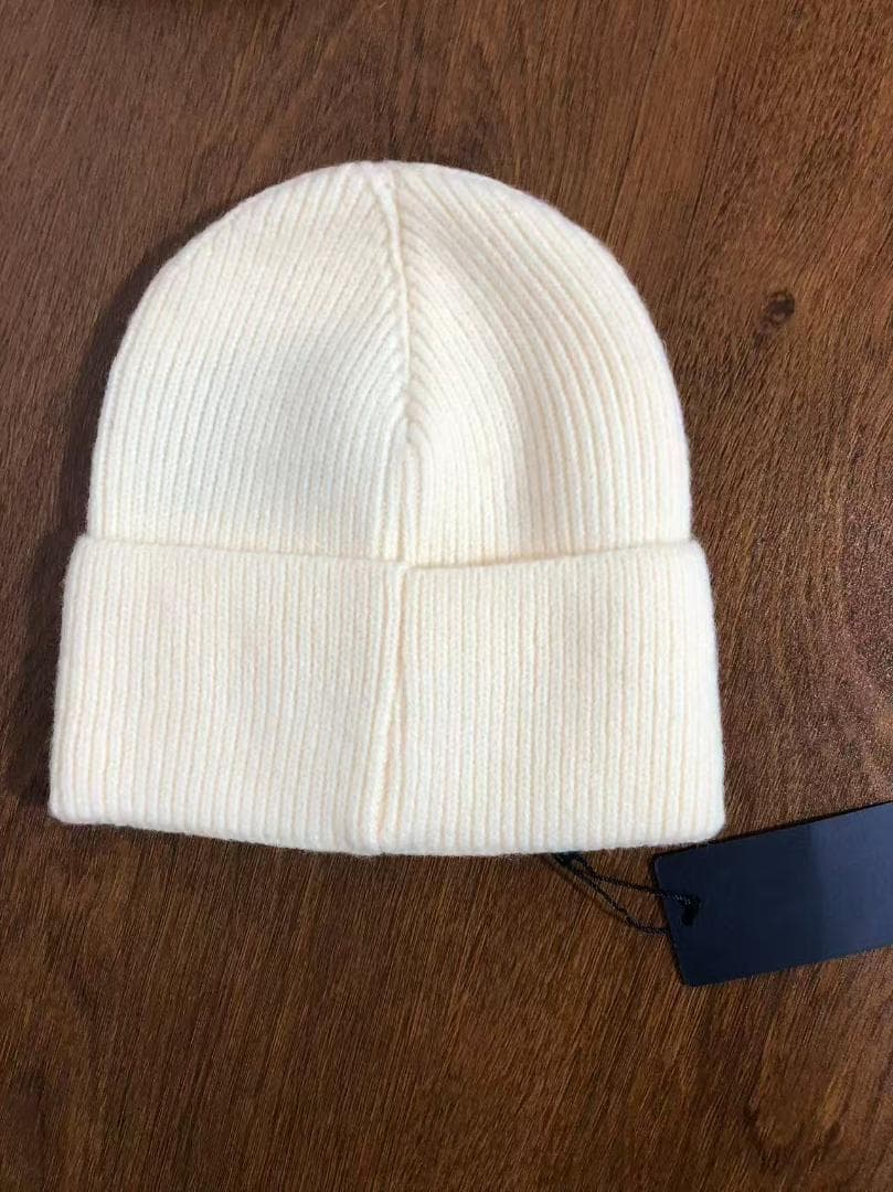 PRADA アイボリー ニット帽
