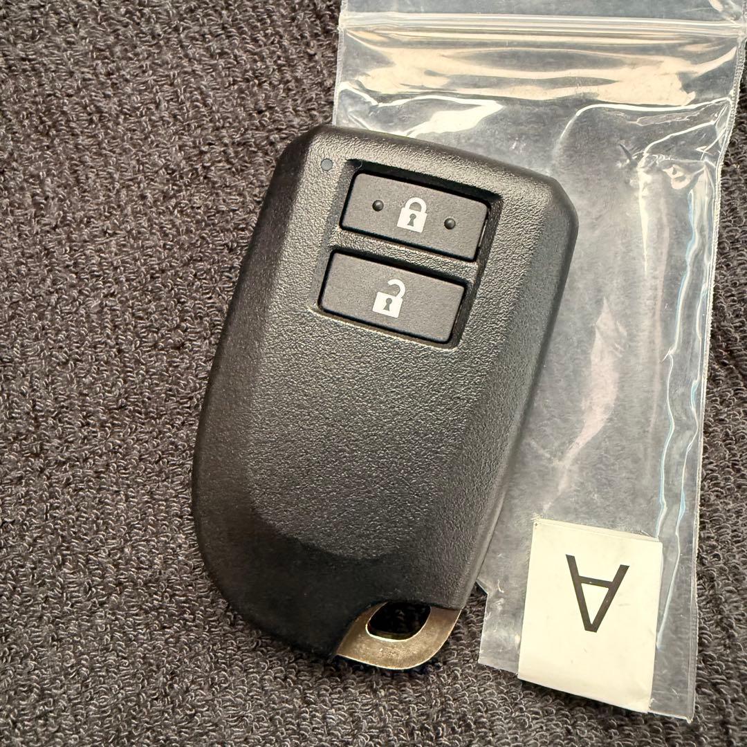 TOYOTA ハイエース スマートキー 極極美品②