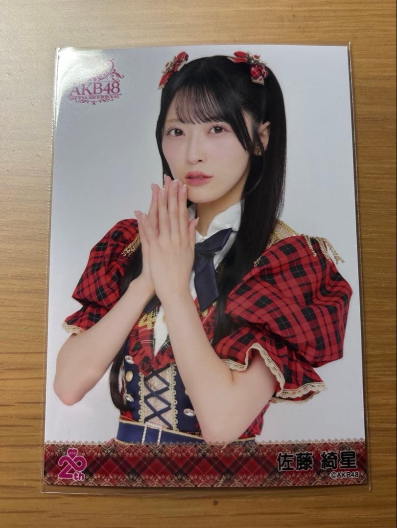 佐藤綺星 AKB48 20周年記念 赤チェック衣装 生写真 - メルカリ