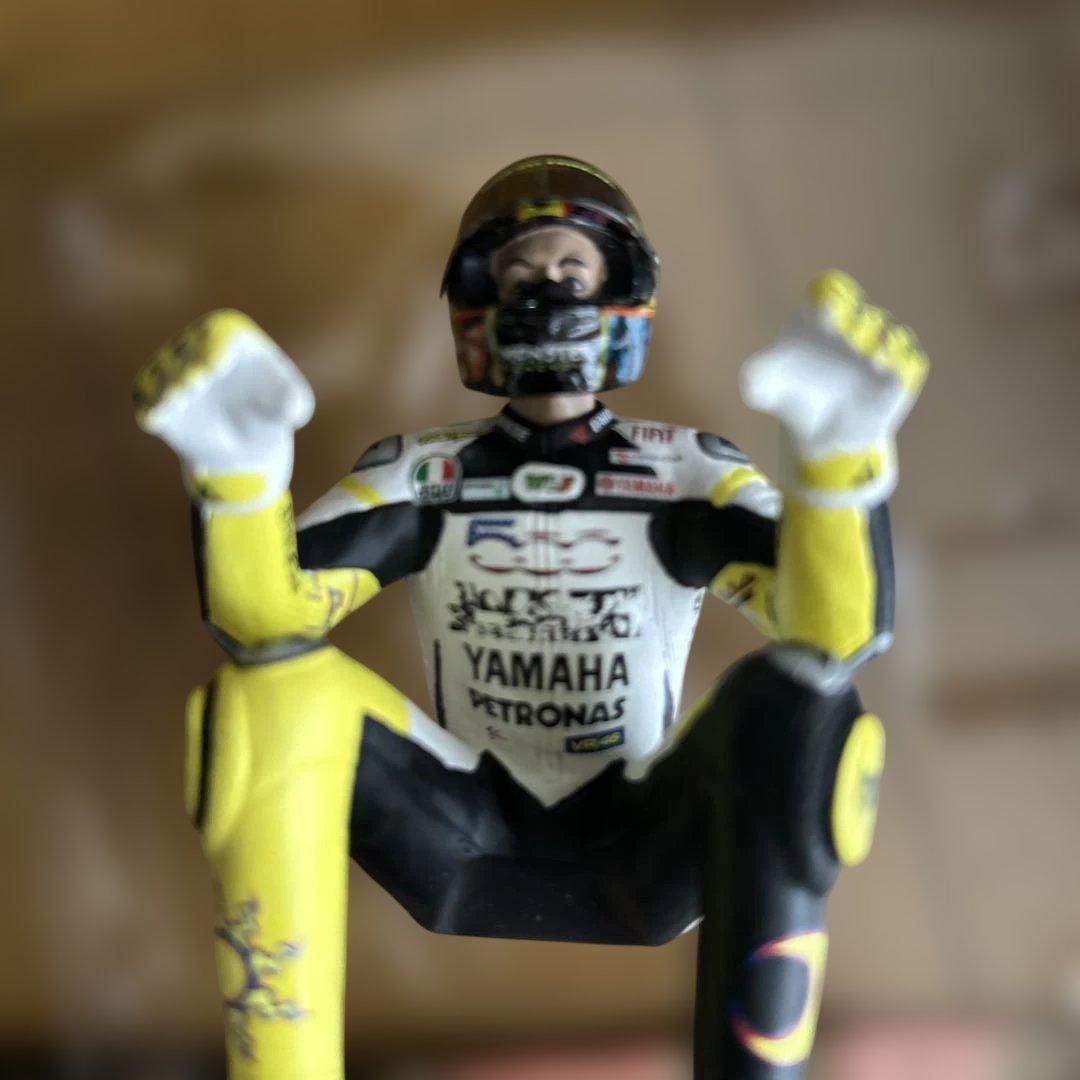 ミニチャンプス バレンティーノ・ロッシ 1/12スケール　フィギュア