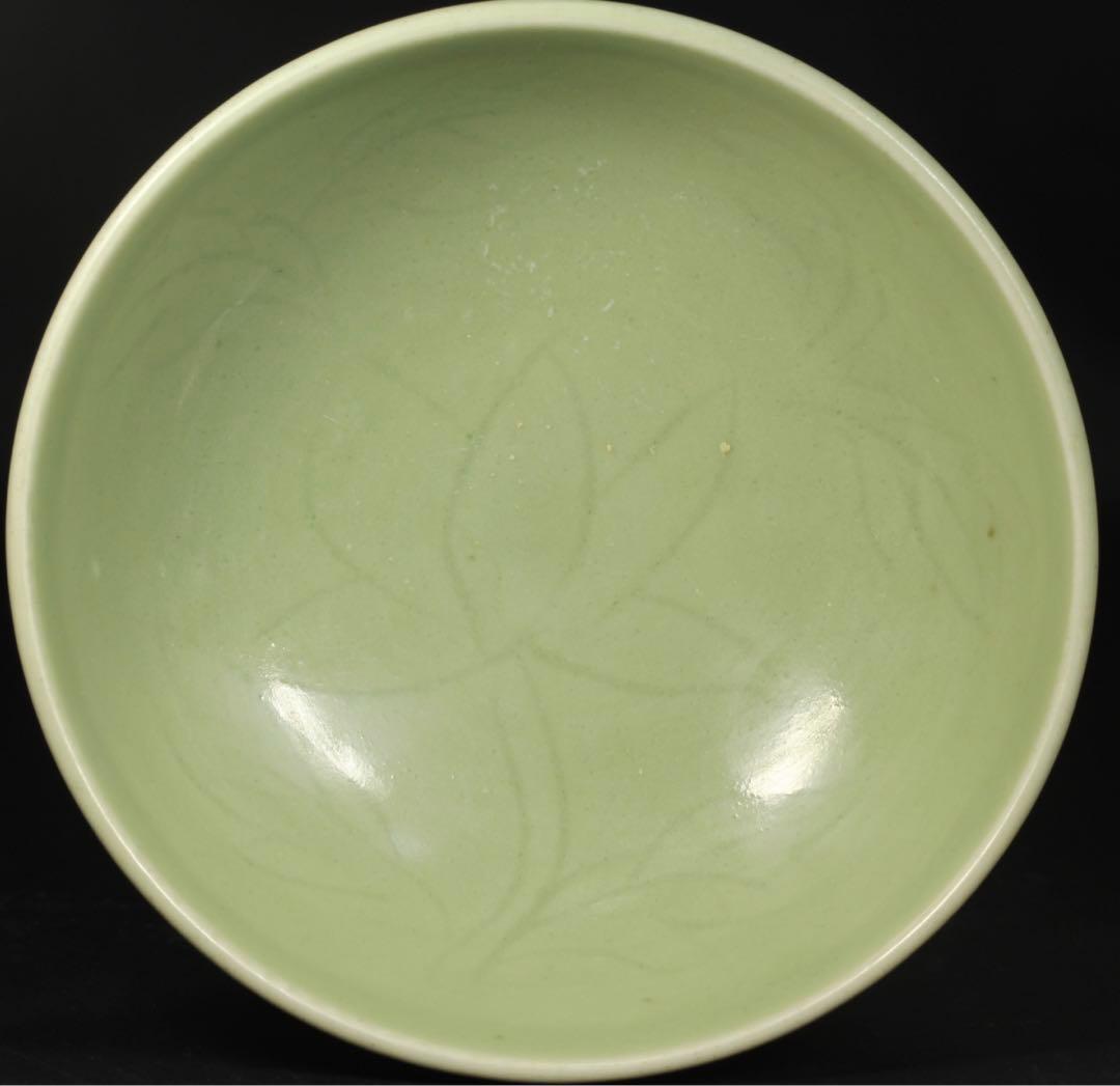 龍泉窯 青磁花唐草文鉢 口径11.8㎝ 高さ5㎝ 花卉紋