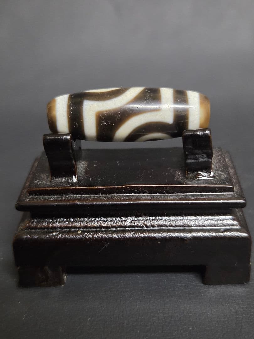 082 天珠 正統派 二眼天珠 dzibeads！ - メルカリ