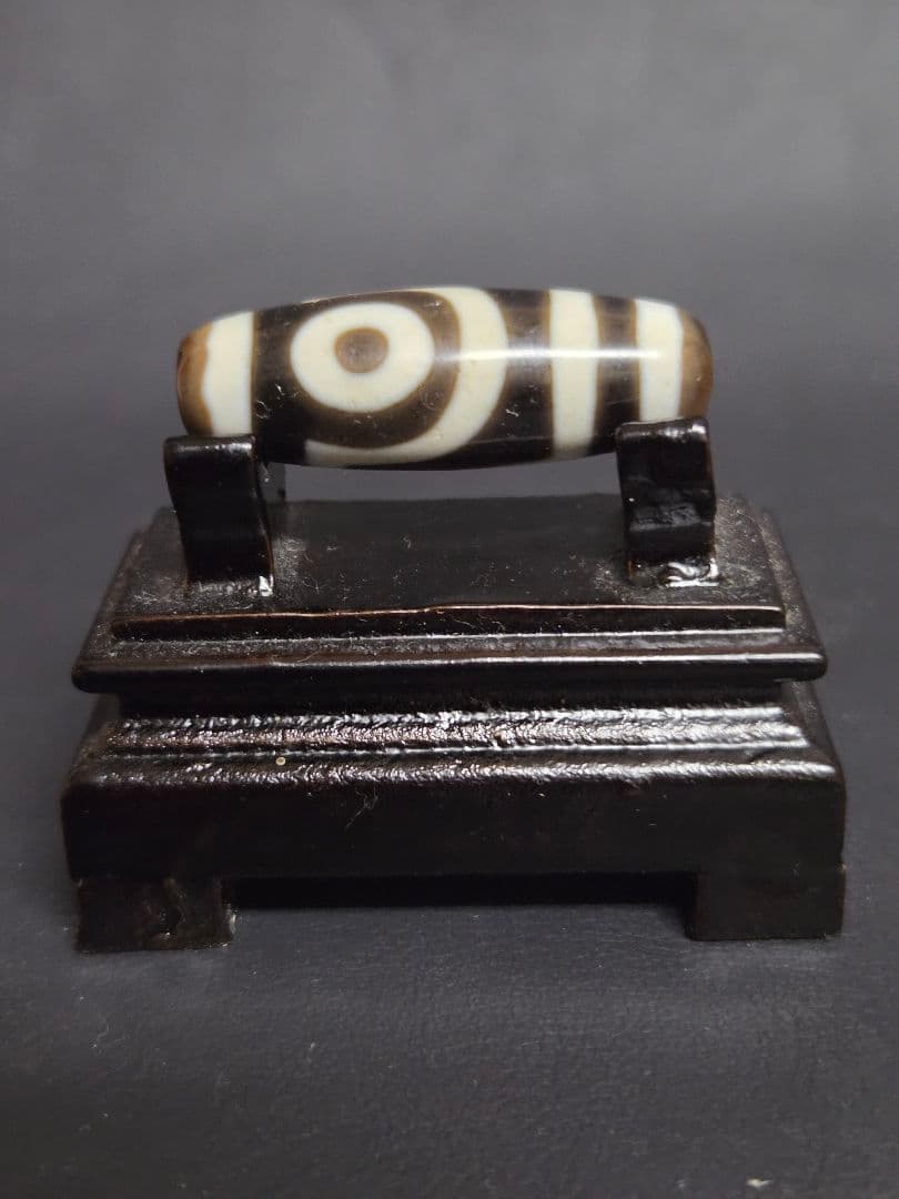 082 天珠 正統派 二眼天珠 dzibeads！ - メルカリ