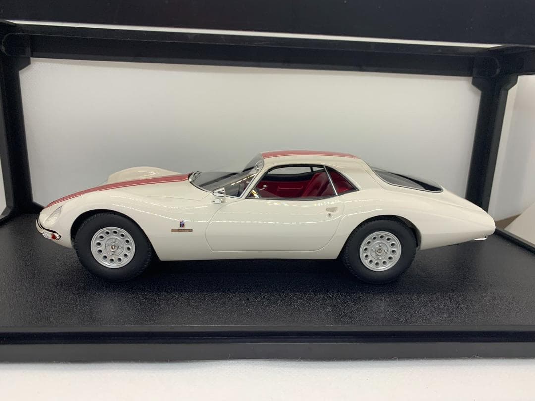 MAXIMA 1/18 アルファ・ロメオ GIULIA TZ2 COUPE