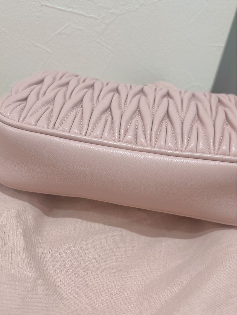 MIU MIU ピンク ショルダーバッグ キルティング