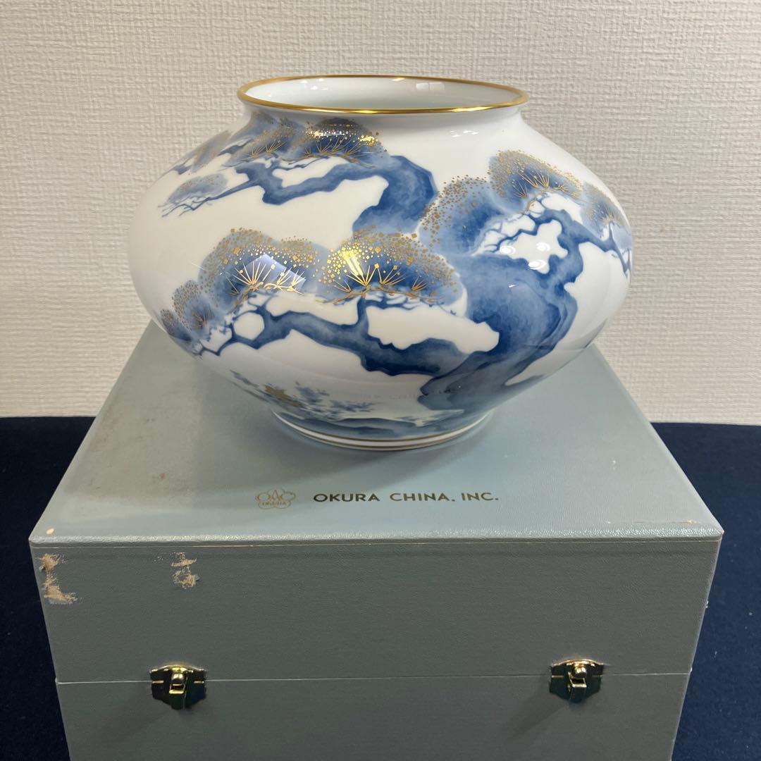 大倉陶園金彩松文花瓶