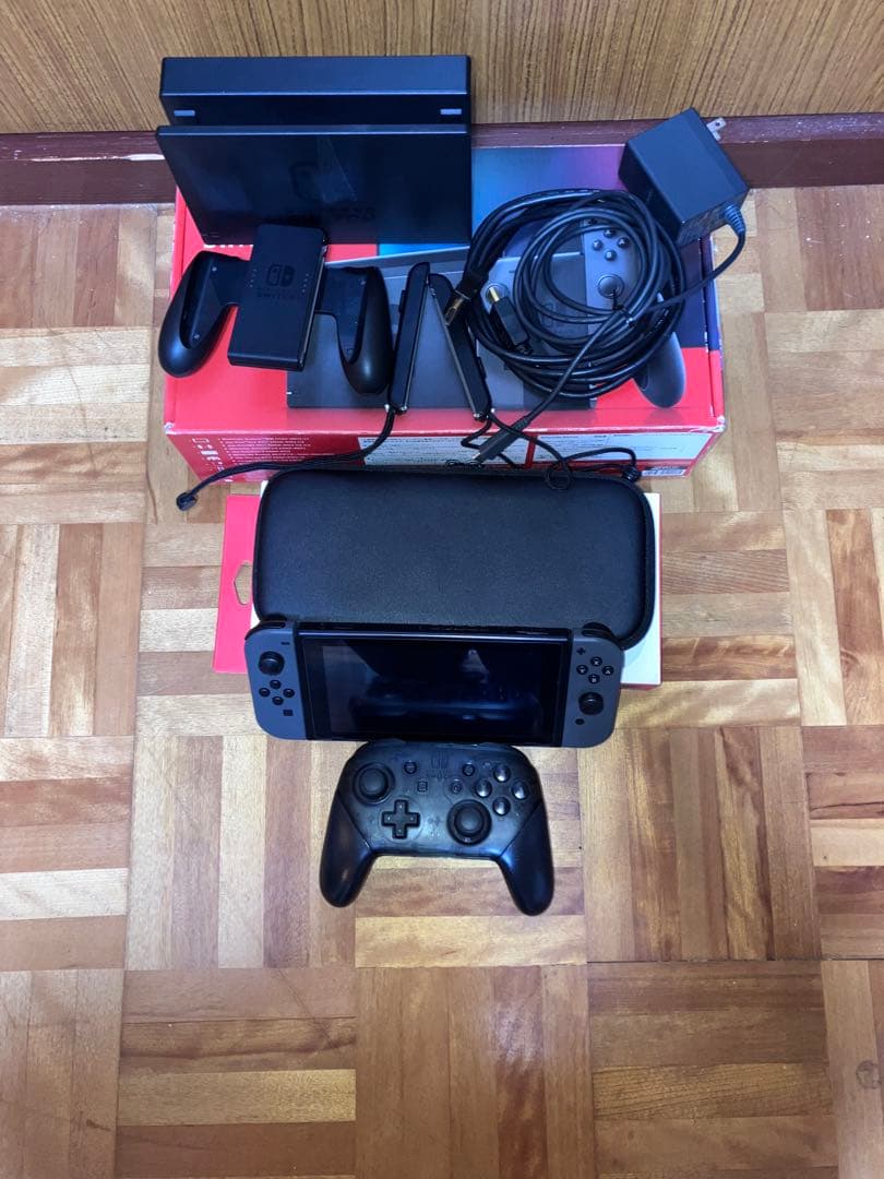 【美品】Nintendo Switch 本体 グレー プロコン・ケース付き
