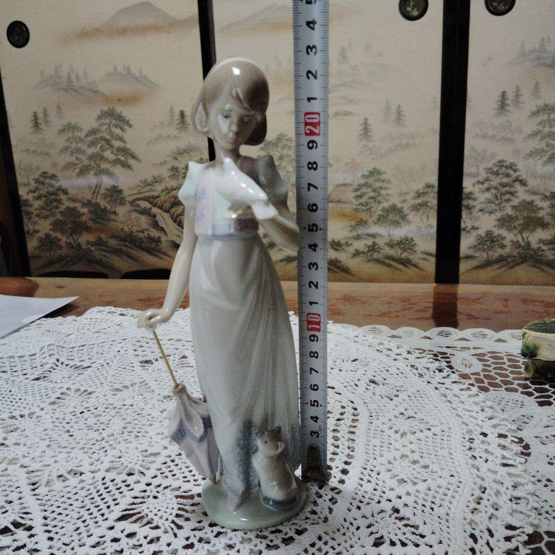 リヤドロ少女と白い鳩の陶器