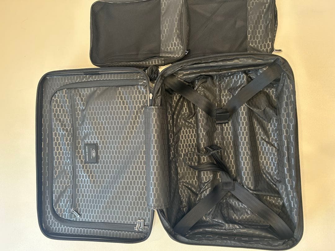 9月6日7日限定価格 ポルシェスーツケース ブラック 新品未使用.確実