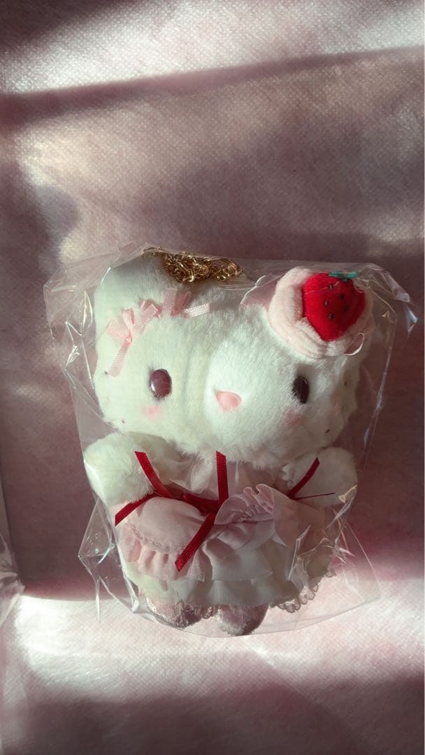 サンリオ キティいちごホイップケーキ ぬいぐるみとマスコットバッグチャームセット
