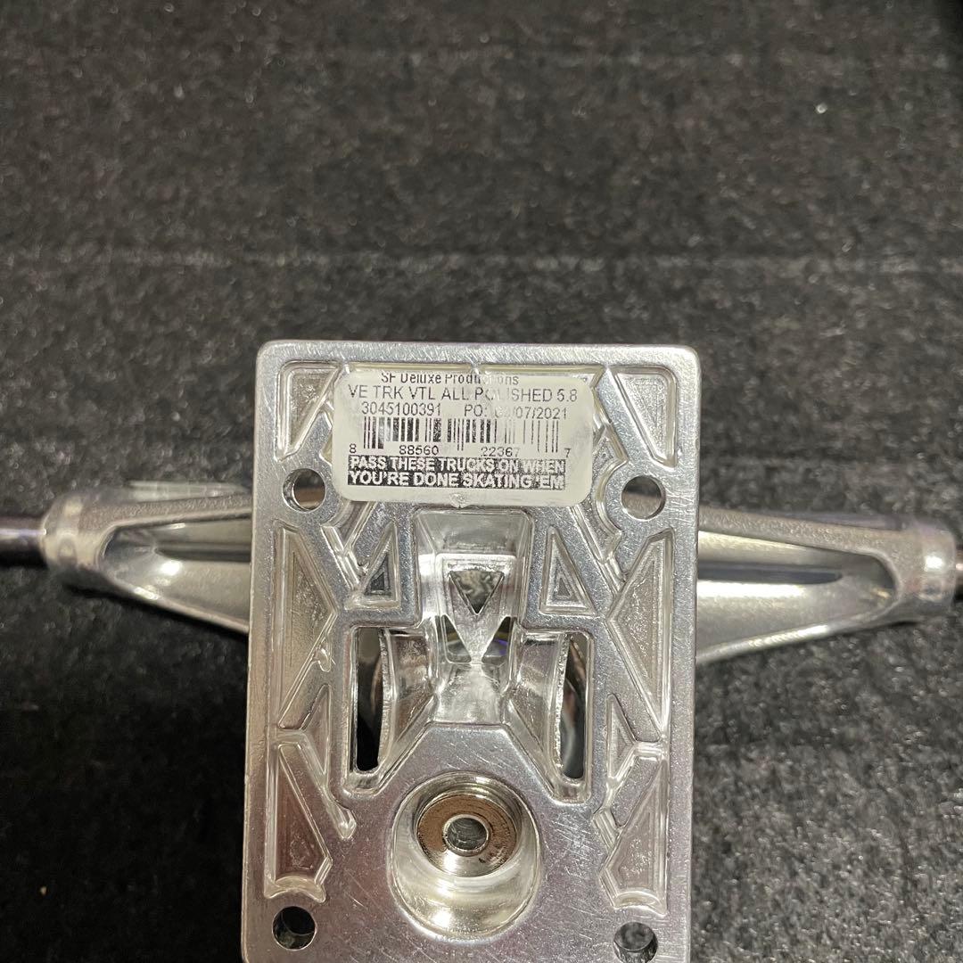 venture ベンチャー　チタニウム　新品　未使用　5.8 スケボートラック