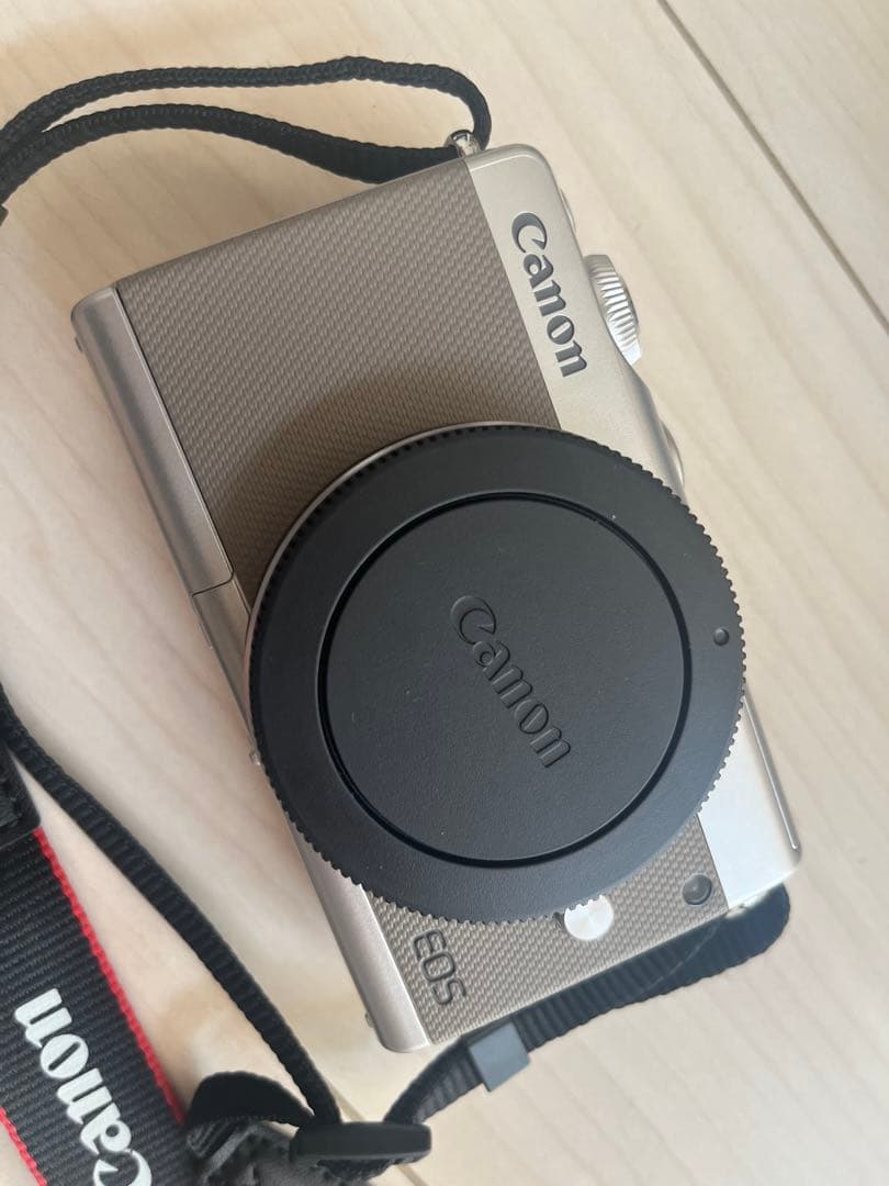 極美品】Canonミラーレス一眼EOS M100 レンズキット 保護フィルム付