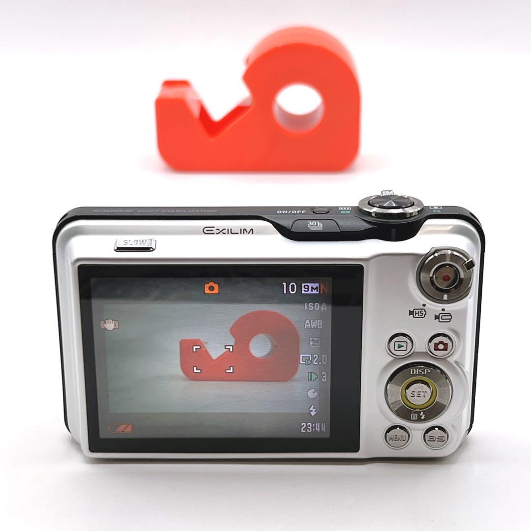 極美品】 CASIO EX-FC100 コンパクトデジタルカメラ シルバー